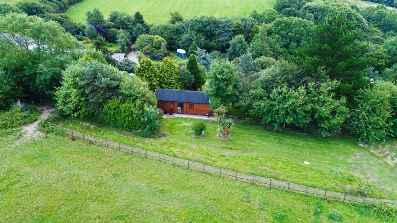 Tudor Lodge With Pool & Bbq Cabin ليسكيرد المظهر الخارجي الصورة