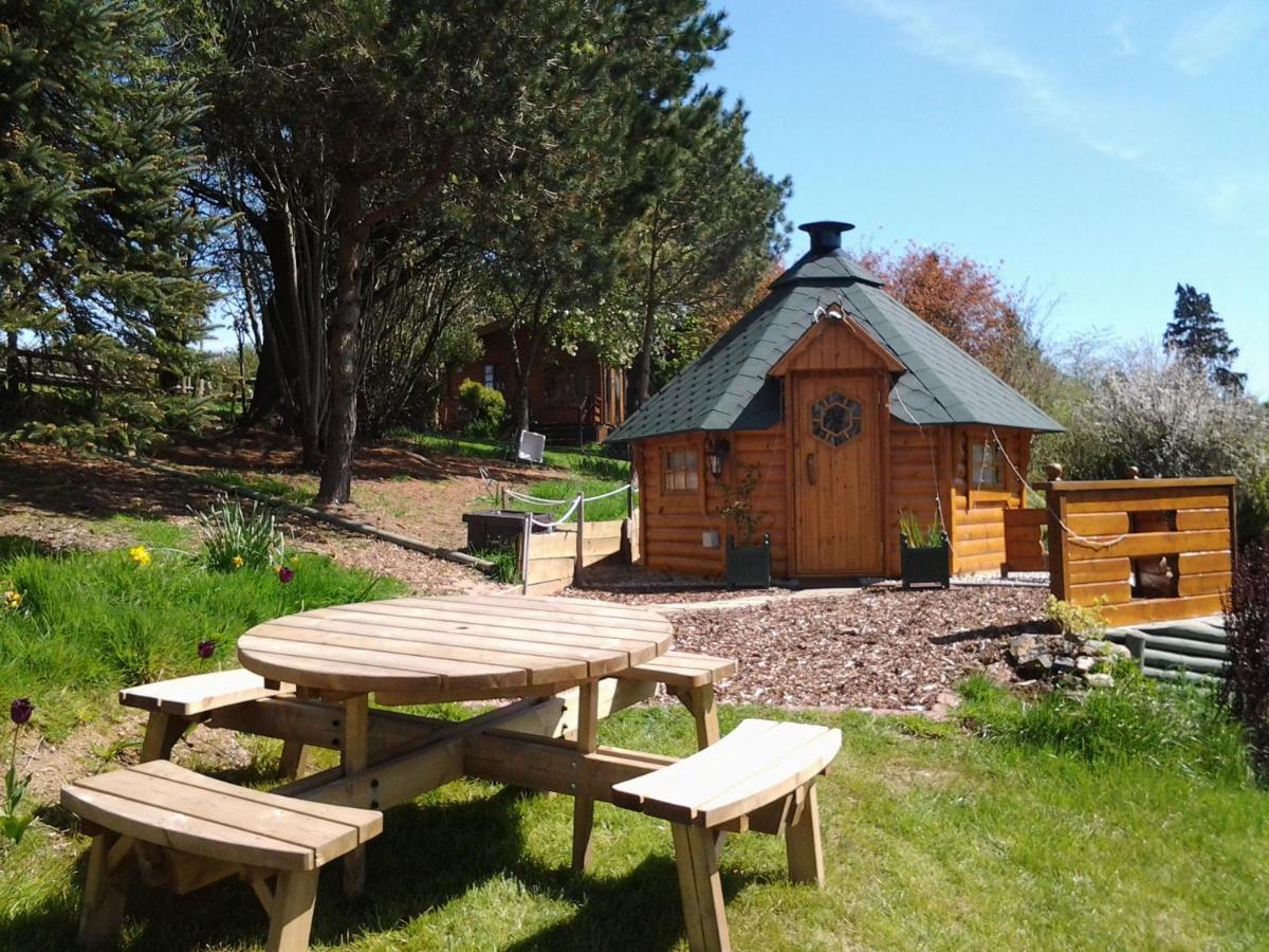 Tudor Lodge With Pool & Bbq Cabin ليسكيرد المظهر الخارجي الصورة