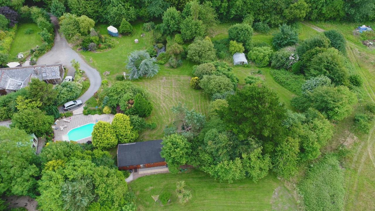 Tudor Lodge With Pool & Bbq Cabin ليسكيرد المظهر الخارجي الصورة