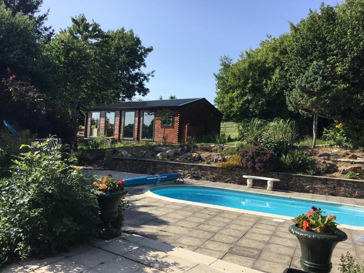 Tudor Lodge With Pool & Bbq Cabin ليسكيرد المظهر الخارجي الصورة