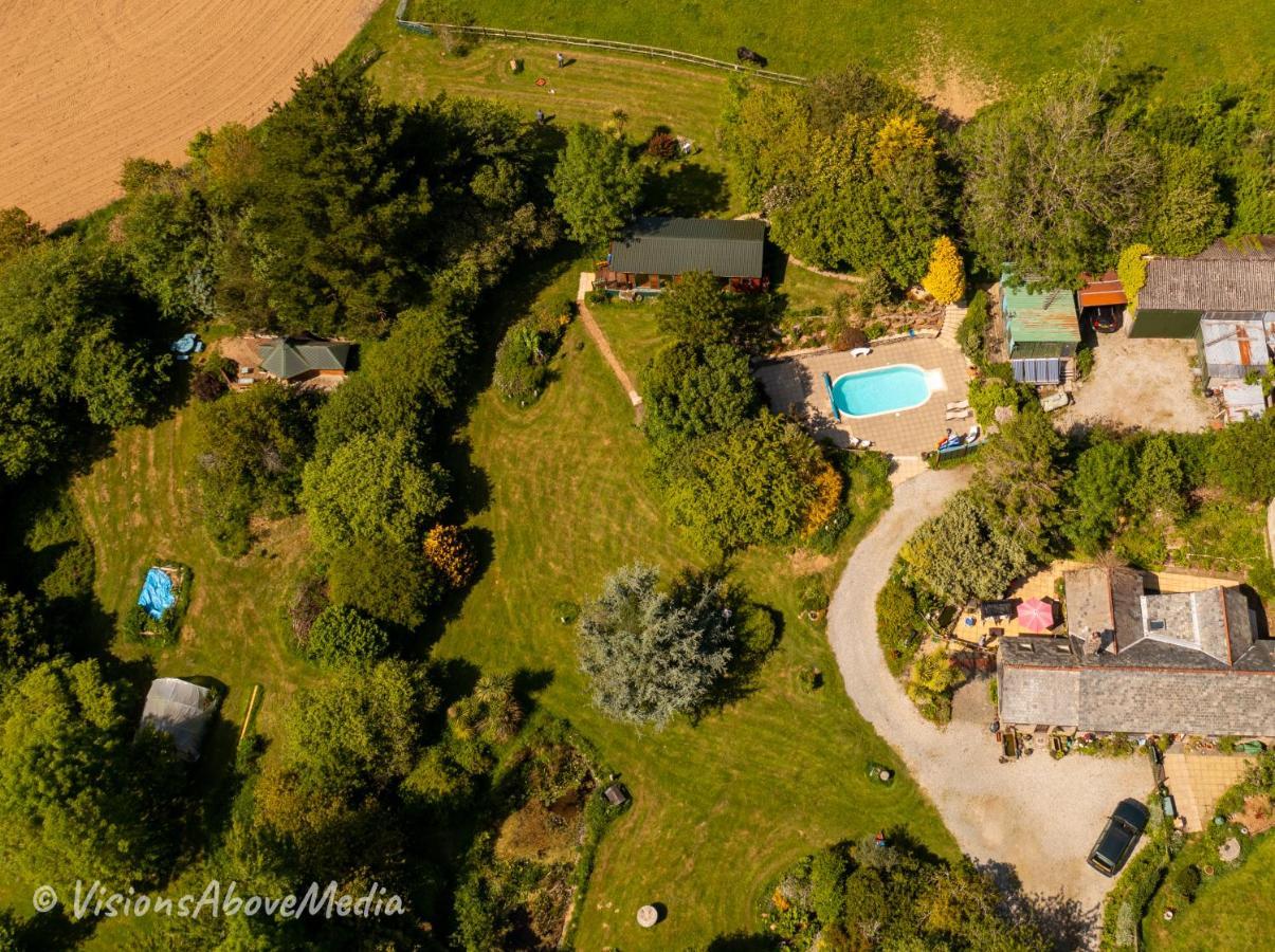 Tudor Lodge With Pool & Bbq Cabin ليسكيرد المظهر الخارجي الصورة