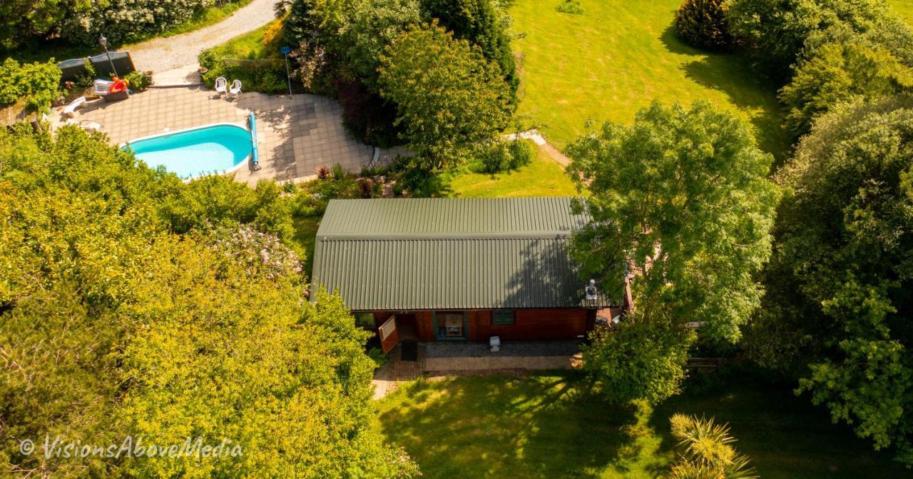 Tudor Lodge With Pool & Bbq Cabin ليسكيرد المظهر الخارجي الصورة
