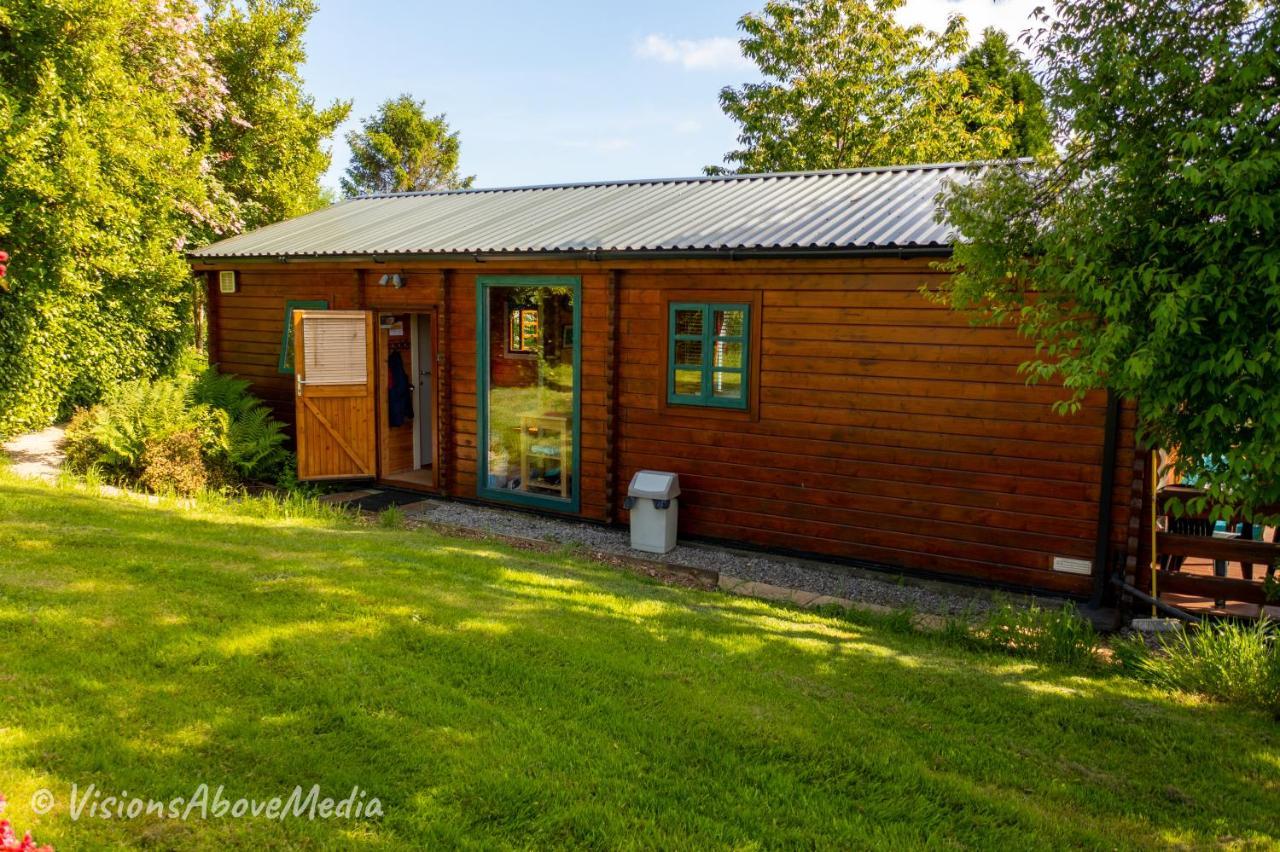 Tudor Lodge With Pool & Bbq Cabin ليسكيرد المظهر الخارجي الصورة